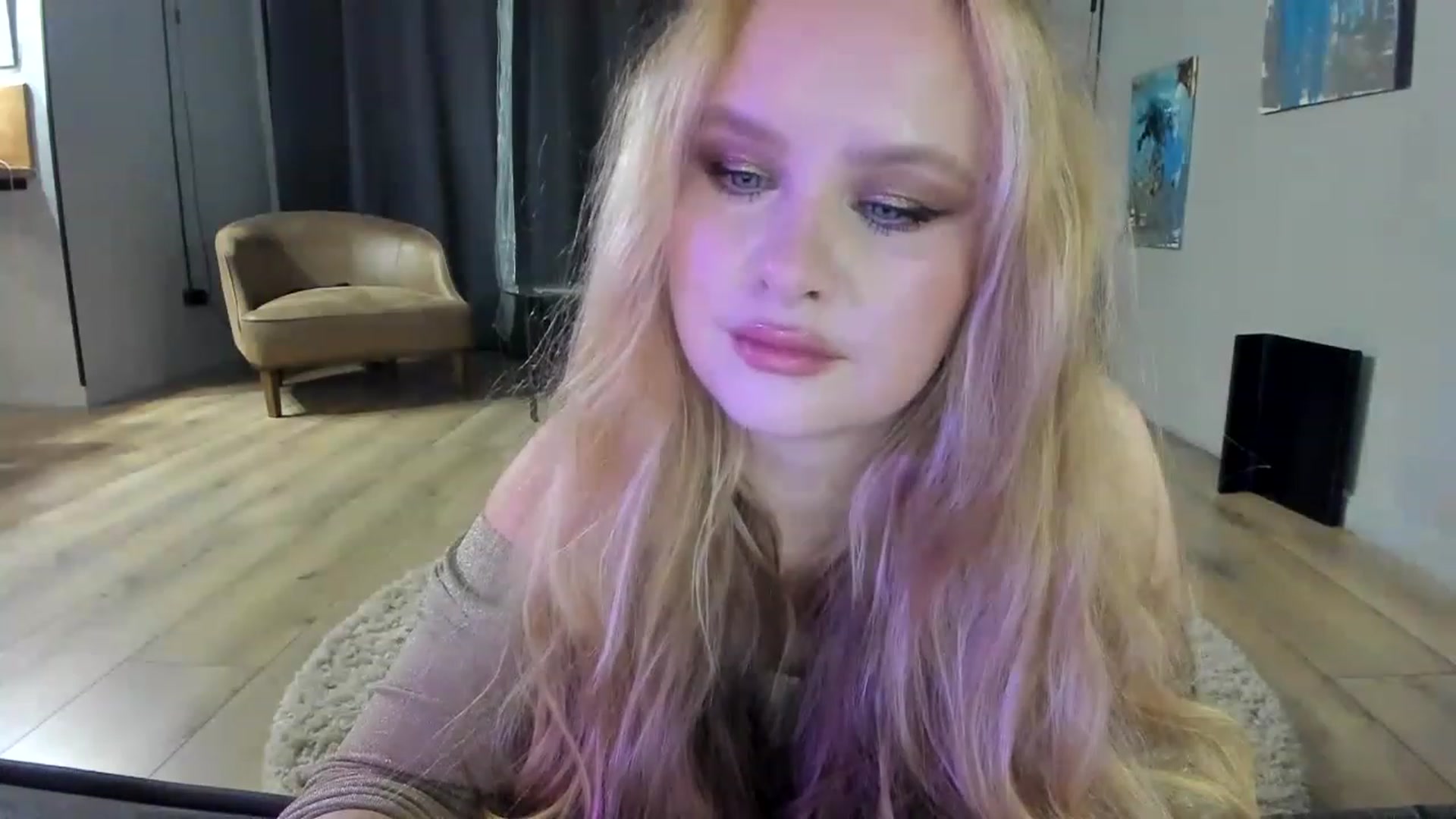 Gallery image thumbnail from F_L_E_U_R's myfreecams stream on, 12/30/2022, 23:16 image 9 of 20