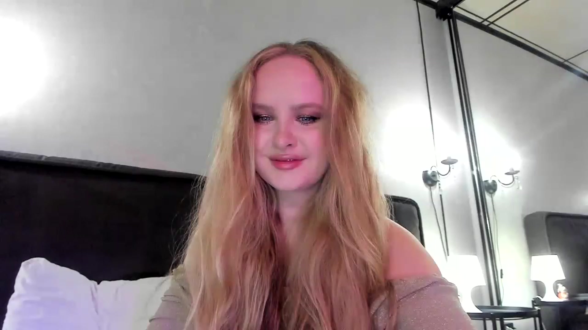 Gallery image thumbnail from F_L_E_U_R's myfreecams stream on, 12/30/2022, 23:16 image 20 of 20