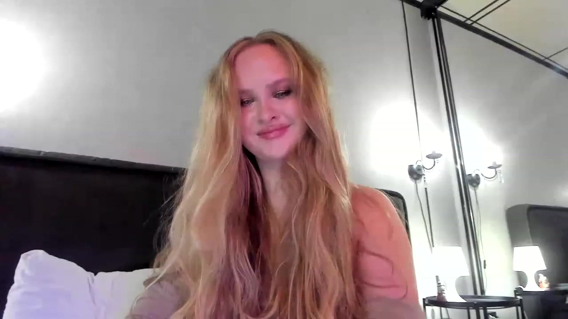 Gallery image thumbnail from F_L_E_U_R's myfreecams stream on, 12/30/2022, 23:16 image 18 of 20