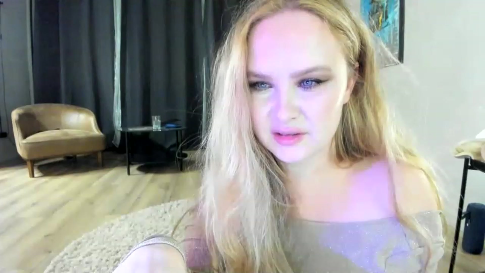 Gallery image thumbnail from F_L_E_U_R's myfreecams stream on, 12/31/2022, 24:52 image 13 of 20