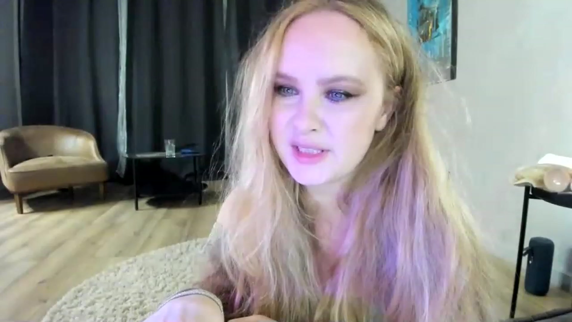 Gallery image thumbnail from F_L_E_U_R's myfreecams stream on, 12/31/2022, 24:52 image 18 of 20