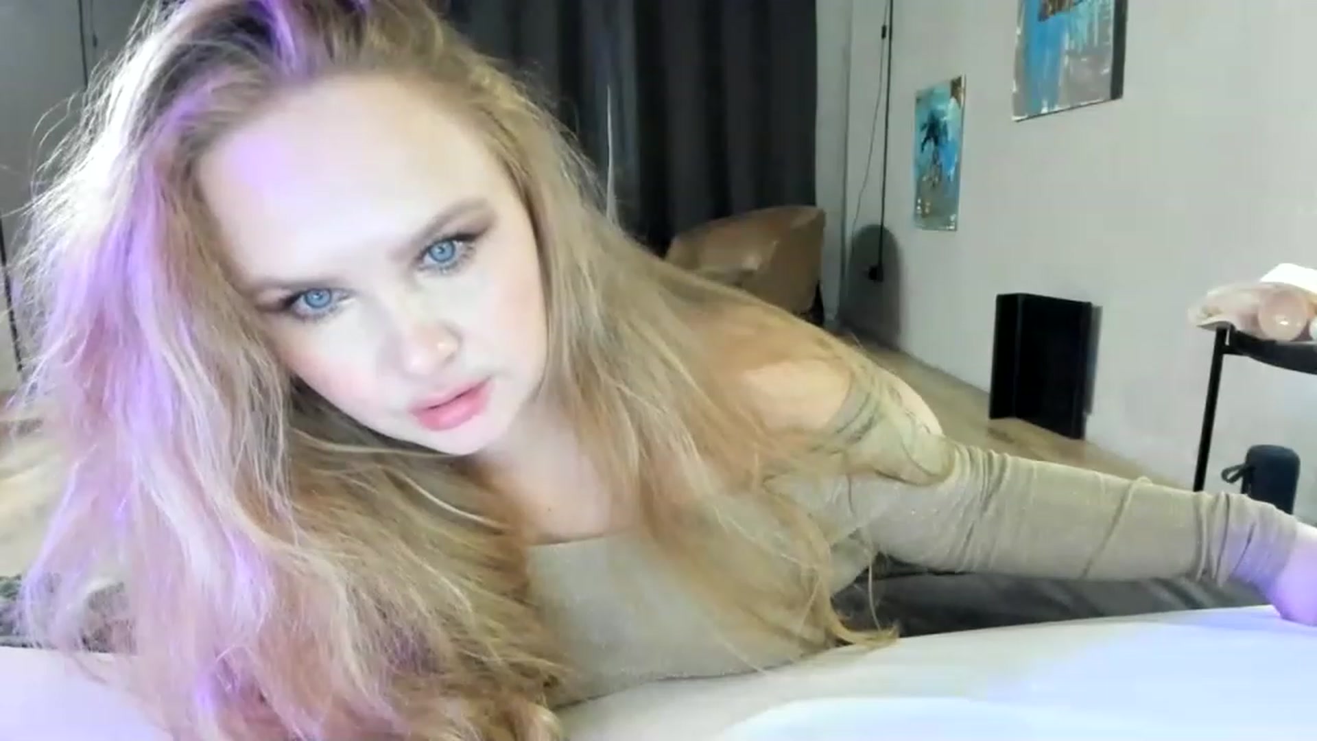 Gallery image thumbnail from F_L_E_U_R's myfreecams stream on, 12/31/2022, 24:52 image 9 of 20