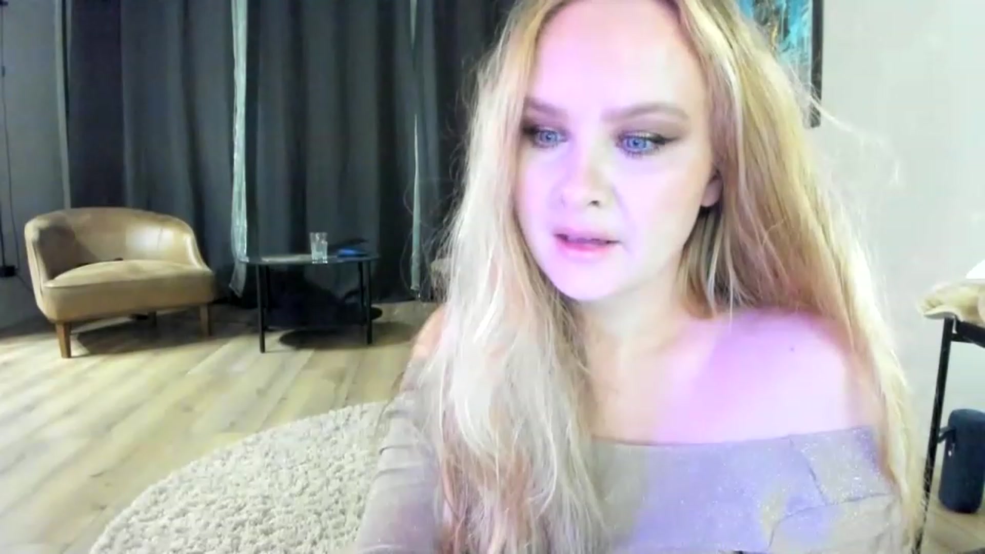 Gallery image thumbnail from F_L_E_U_R's myfreecams stream on, 12/31/2022, 24:52 image 11 of 20