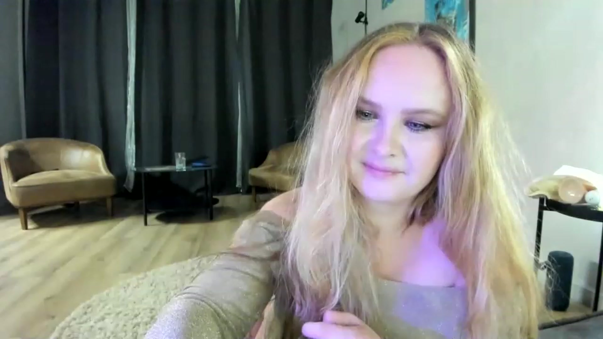 Gallery image thumbnail from F_L_E_U_R's myfreecams stream on, 12/31/2022, 24:52 image 16 of 20