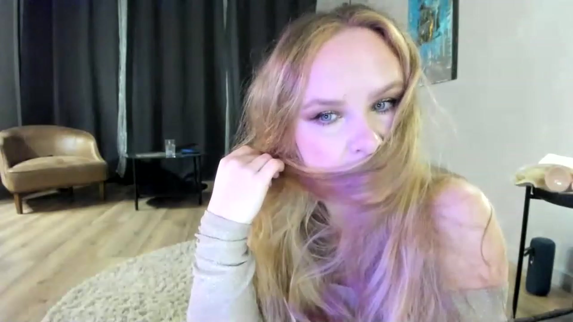 Gallery image thumbnail from F_L_E_U_R's myfreecams stream on, 12/31/2022, 24:52 image 19 of 20