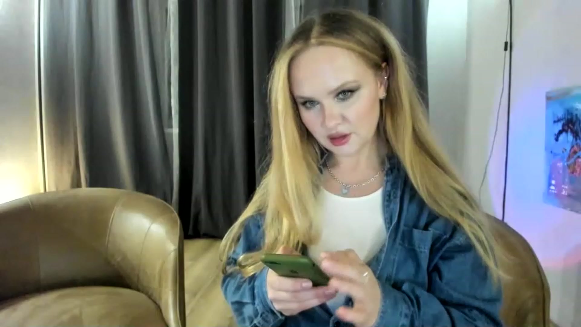 Gallery image thumbnail from F_L_E_U_R's myfreecams stream on, 01/08/2023, 19:05 image 7 of 20