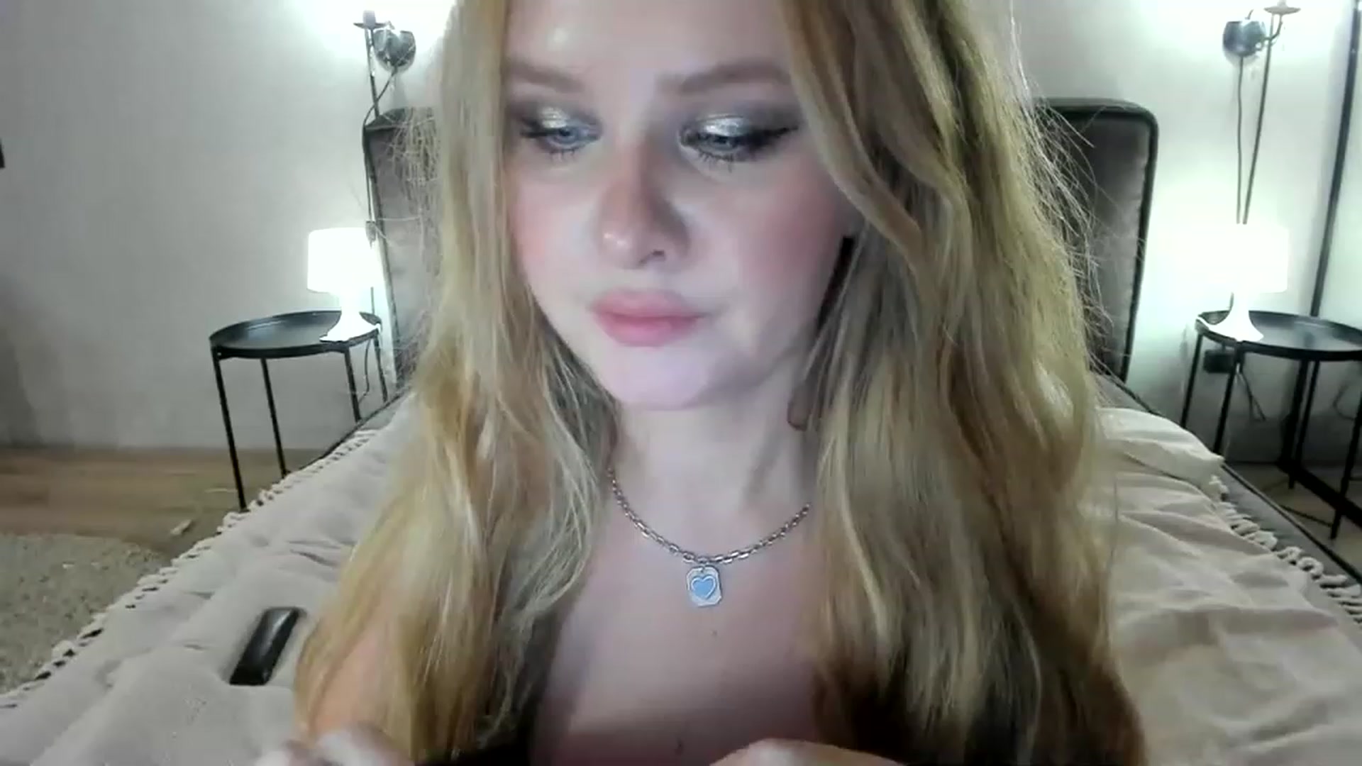 Gallery image thumbnail from F_L_E_U_R's myfreecams stream on, 01/31/2023, 21:02 image 1 of 20