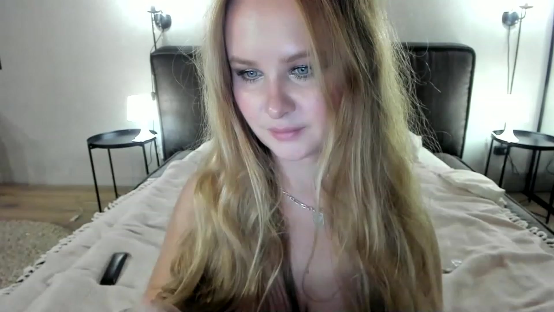Gallery image thumbnail from F_L_E_U_R's myfreecams stream on, 01/31/2023, 21:02 image 16 of 20
