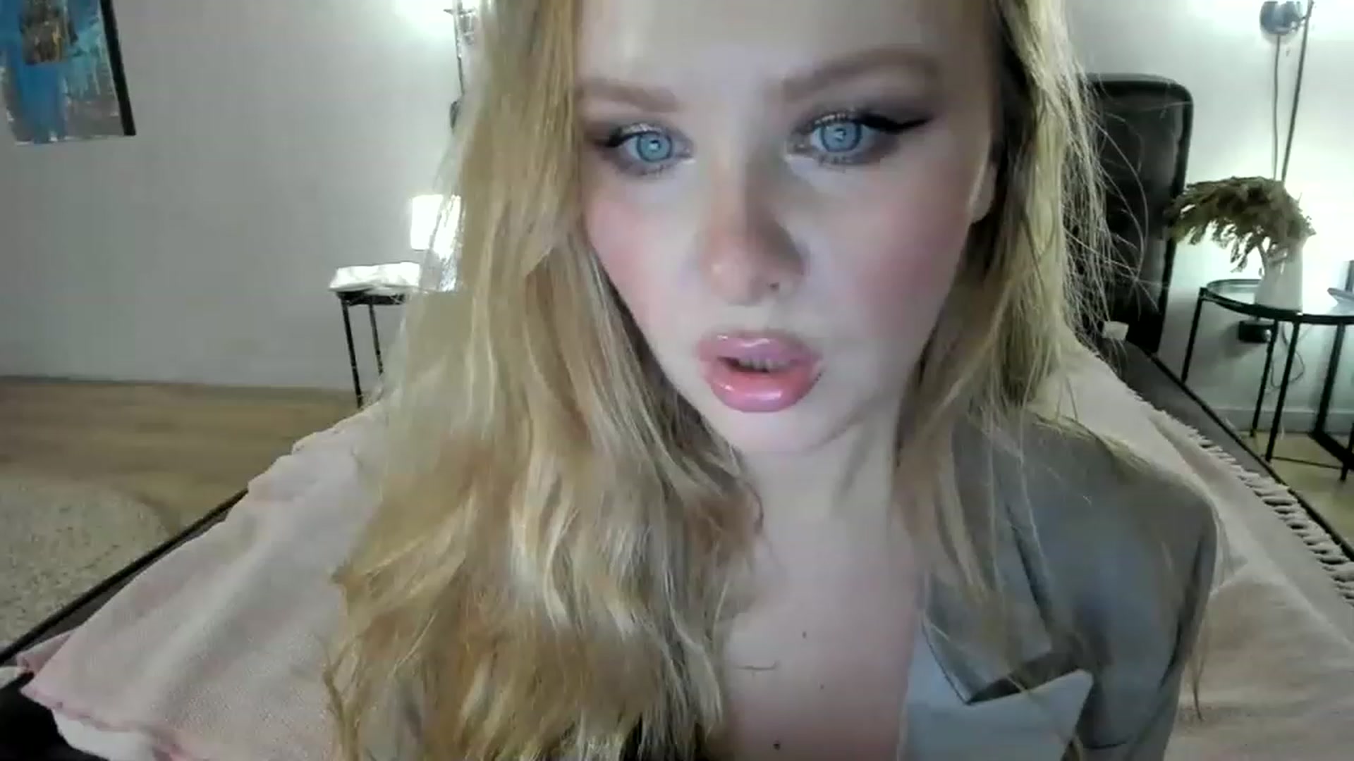 Gallery image thumbnail from F_L_E_U_R's myfreecams stream on, 02/09/2023, 23:39 image 1 of 20