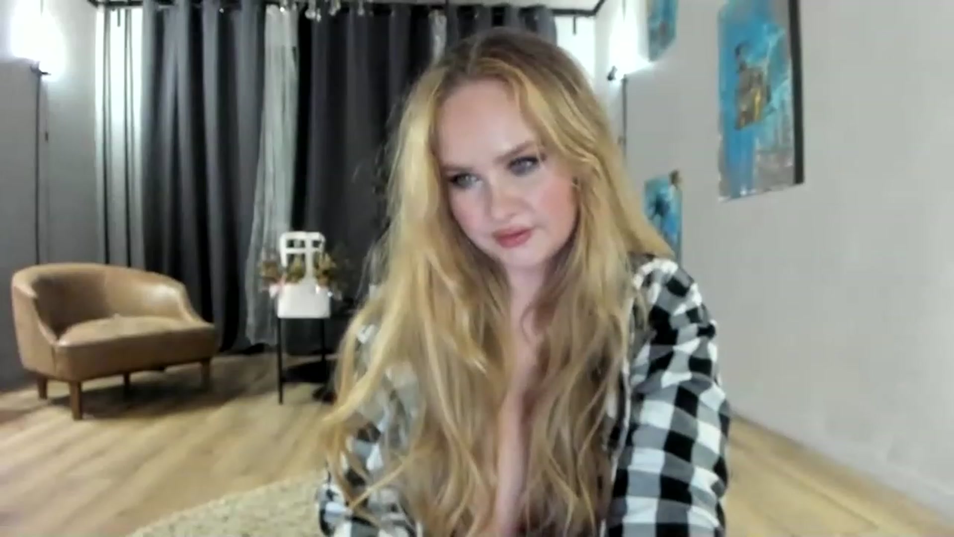 Gallery image thumbnail from F_L_E_U_R's myfreecams stream on, 02/10/2023, 20:28 image 17 of 20