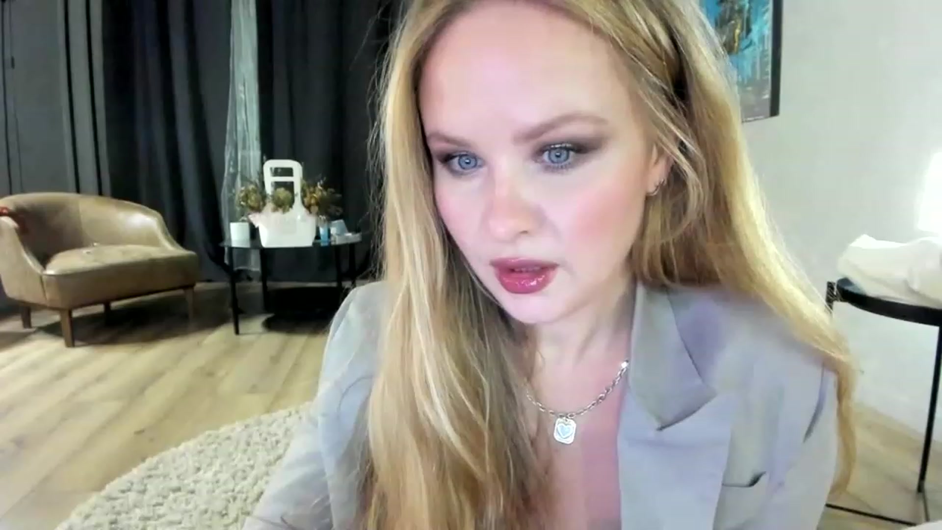 Gallery image thumbnail from F_L_E_U_R's myfreecams stream on, 02/11/2023, 22:39 image 1 of 20