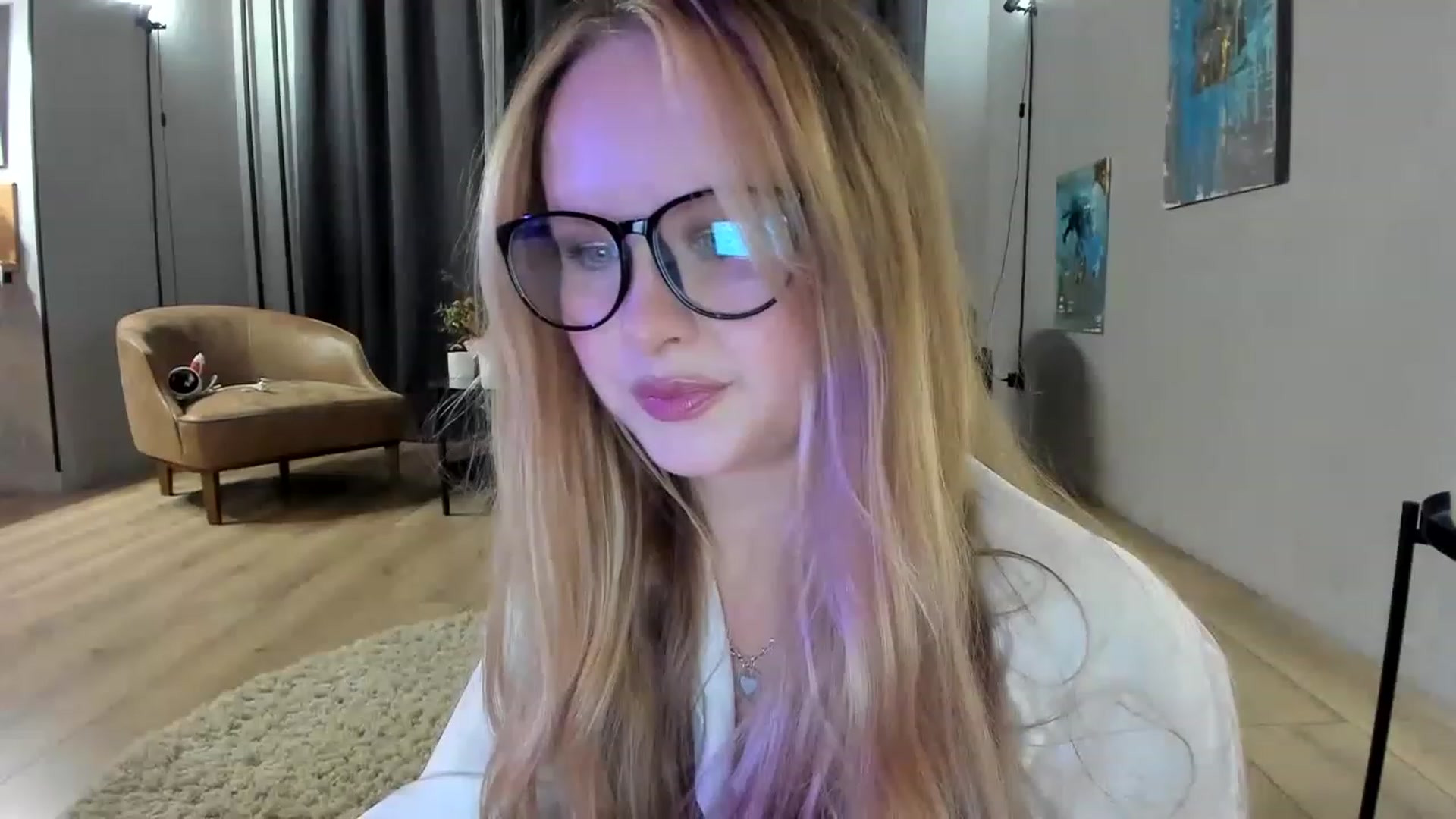 Gallery image thumbnail from F_L_E_U_R's myfreecams stream on, 02/12/2023, 21:09 image 16 of 20