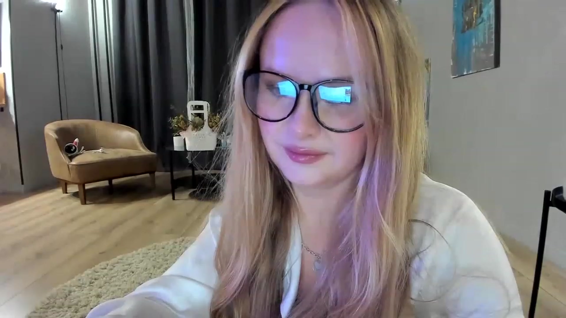 Gallery image thumbnail from F_L_E_U_R's myfreecams stream on, 02/12/2023, 21:09 image 17 of 20