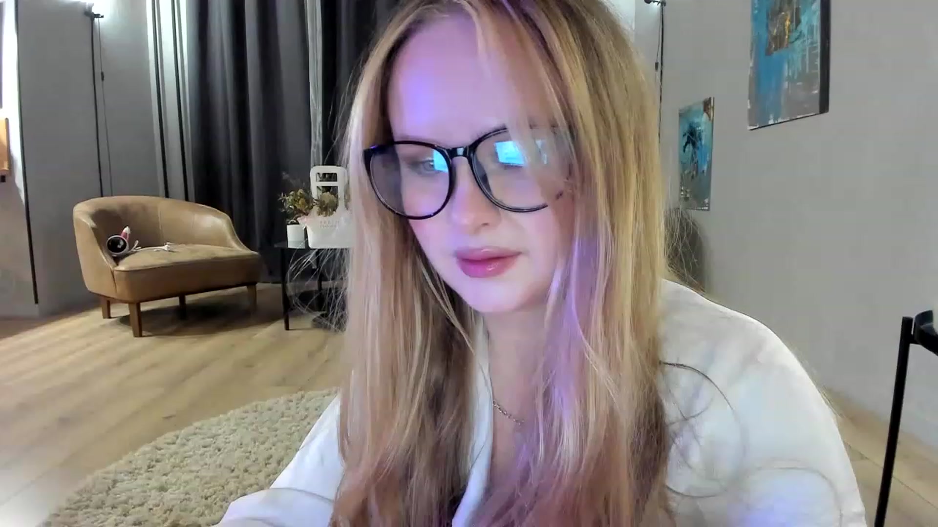 Gallery image thumbnail from F_L_E_U_R's myfreecams stream on, 02/12/2023, 21:09 image 18 of 20