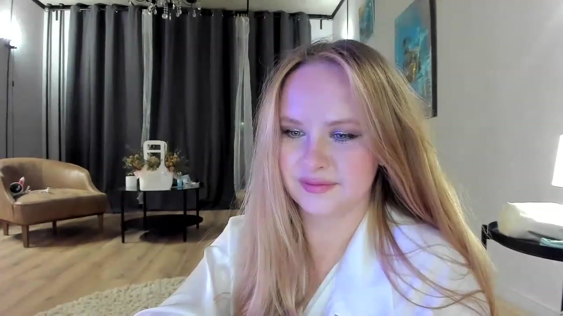 Gallery image thumbnail from F_L_E_U_R's myfreecams stream on, 02/12/2023, 23:05 image 1 of 20