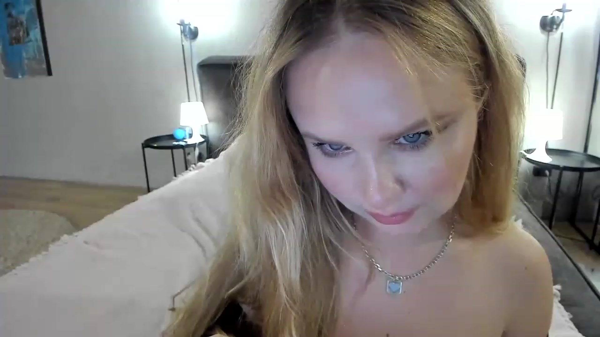 Gallery image thumbnail from F_L_E_U_R's myfreecams stream on, 02/24/2023, 01:31 image 11 of 20