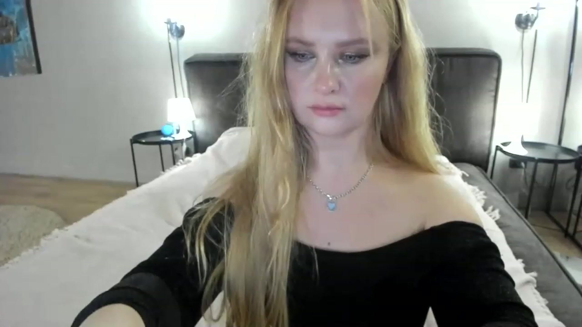 Gallery image thumbnail from F_L_E_U_R's myfreecams stream on, 02/24/2023, 01:31 image 9 of 20