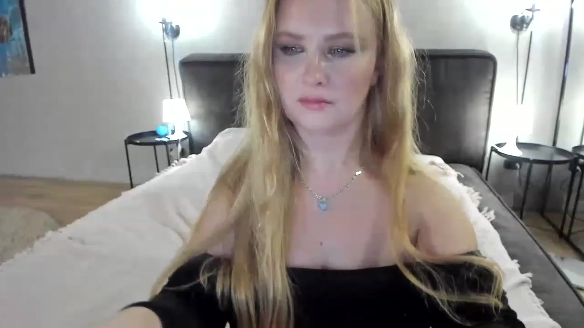 Gallery image thumbnail from F_L_E_U_R's myfreecams stream on, 02/24/2023, 01:31 image 14 of 20