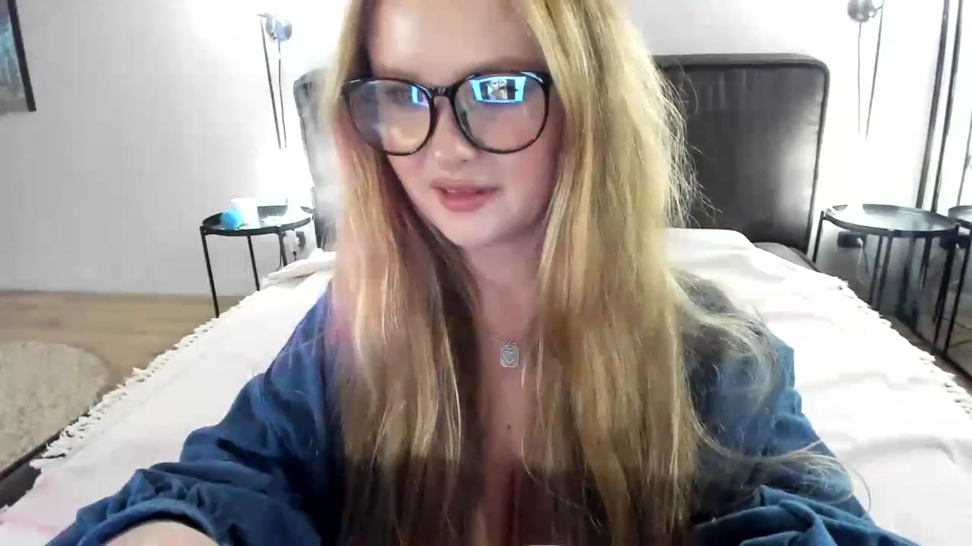 Gallery image thumbnail from F_L_E_U_R's myfreecams stream on, 02/25/2023, 18:56 image 17 of 20