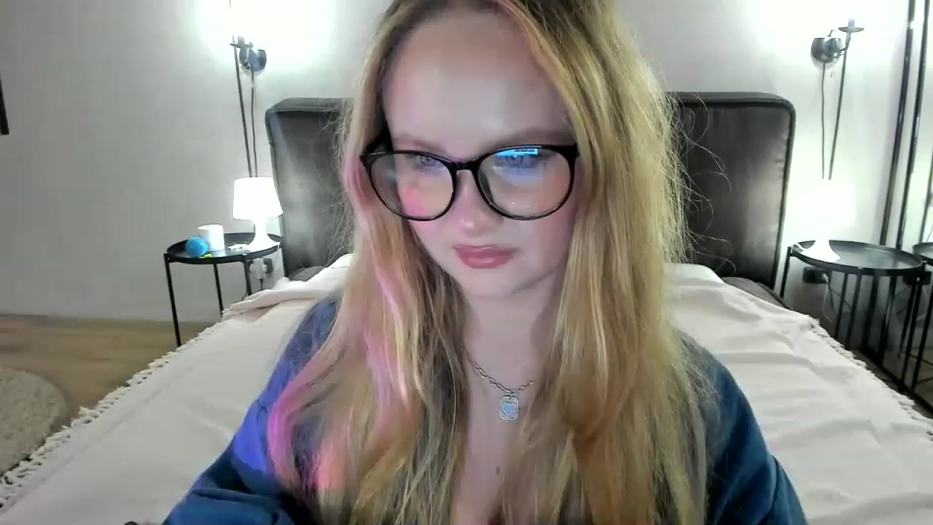 Gallery image thumbnail from F_L_E_U_R's myfreecams stream on, 02/25/2023, 18:56 image 4 of 20
