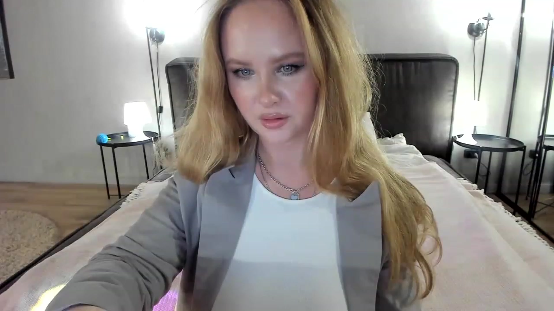 Gallery image thumbnail from F_L_E_U_R's myfreecams stream on, 02/26/2023, 21:15 image 2 of 20