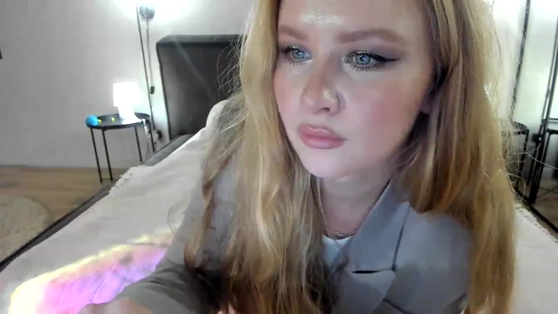 Gallery image thumbnail from F_L_E_U_R's myfreecams stream on, 02/26/2023, 21:15 image 4 of 20