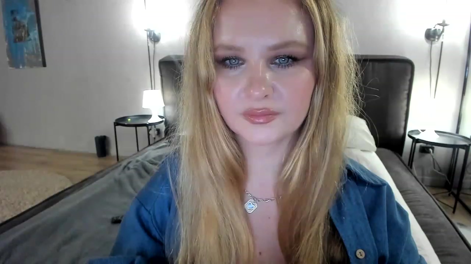 Gallery image thumbnail from F_L_E_U_R's myfreecams stream on, 03/02/2023, 23:36 image 11 of 20