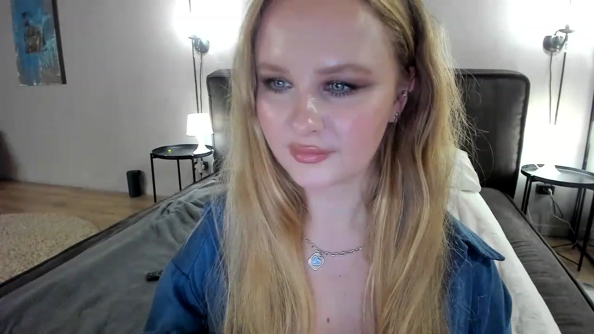 Gallery image thumbnail from F_L_E_U_R's myfreecams stream on, 03/02/2023, 23:36 image 12 of 20