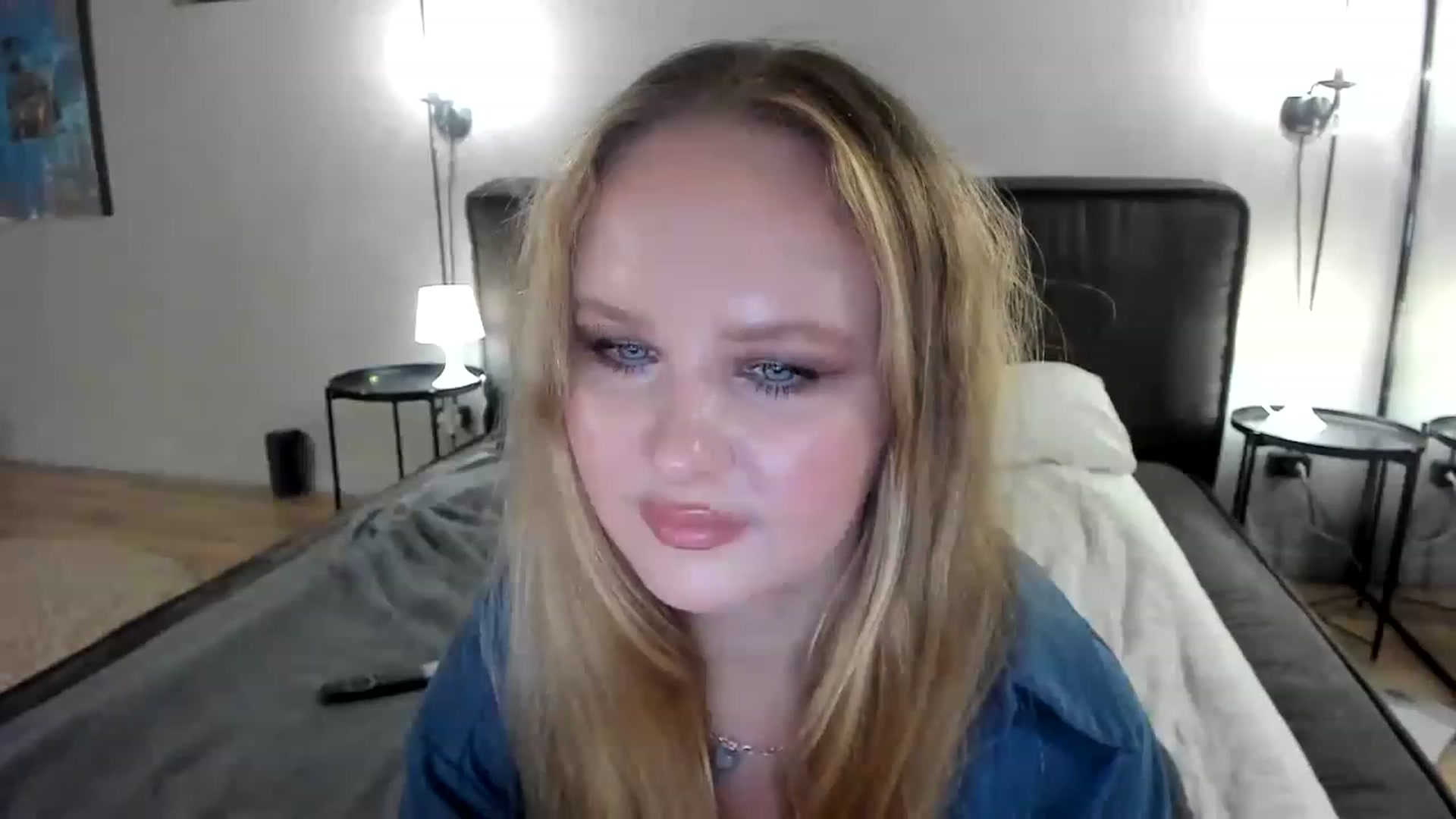 Gallery image thumbnail from F_L_E_U_R's myfreecams stream on, 03/02/2023, 23:36 image 9 of 20