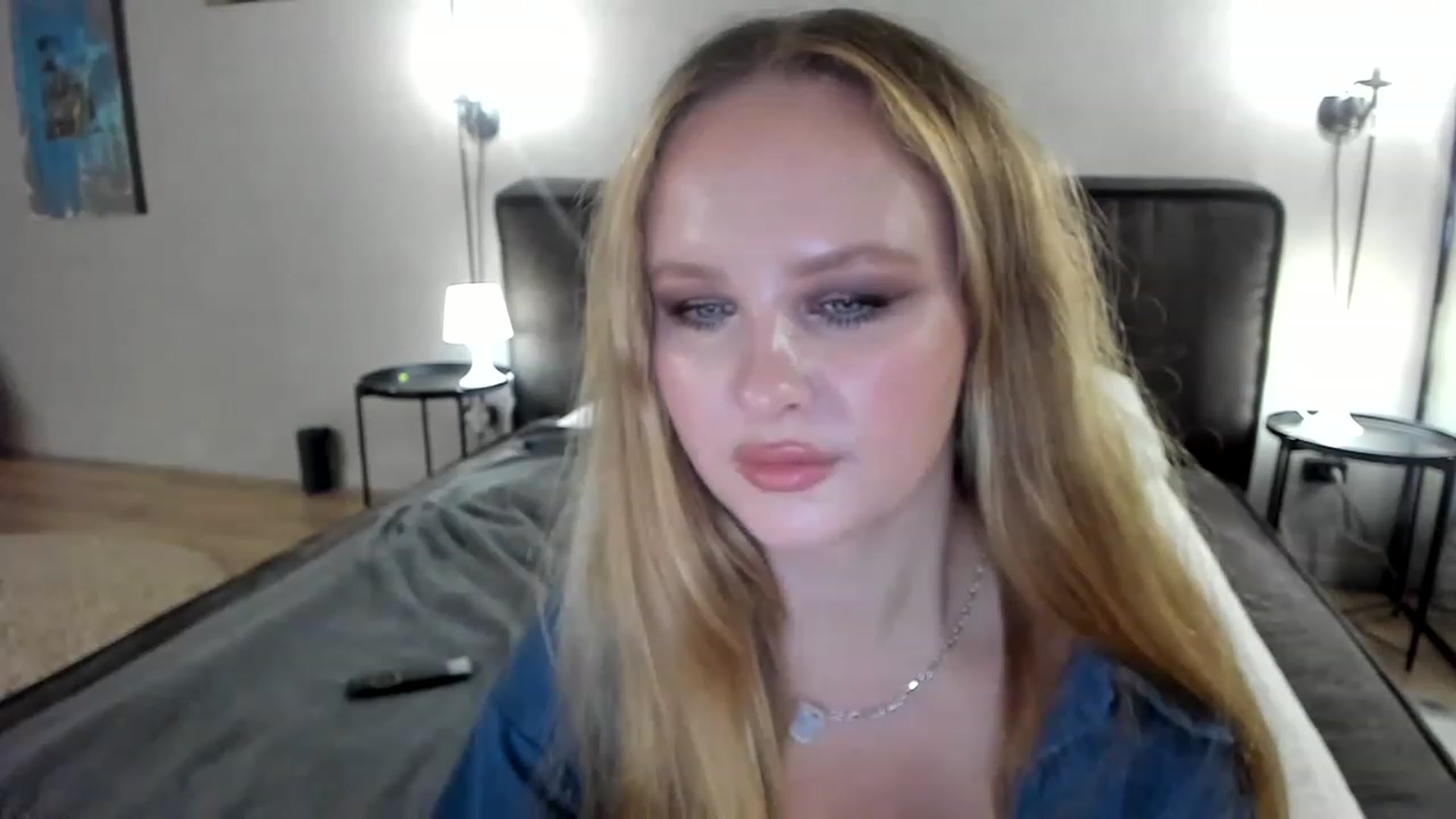 Gallery image thumbnail from F_L_E_U_R's myfreecams stream on, 03/02/2023, 23:36 image 18 of 20