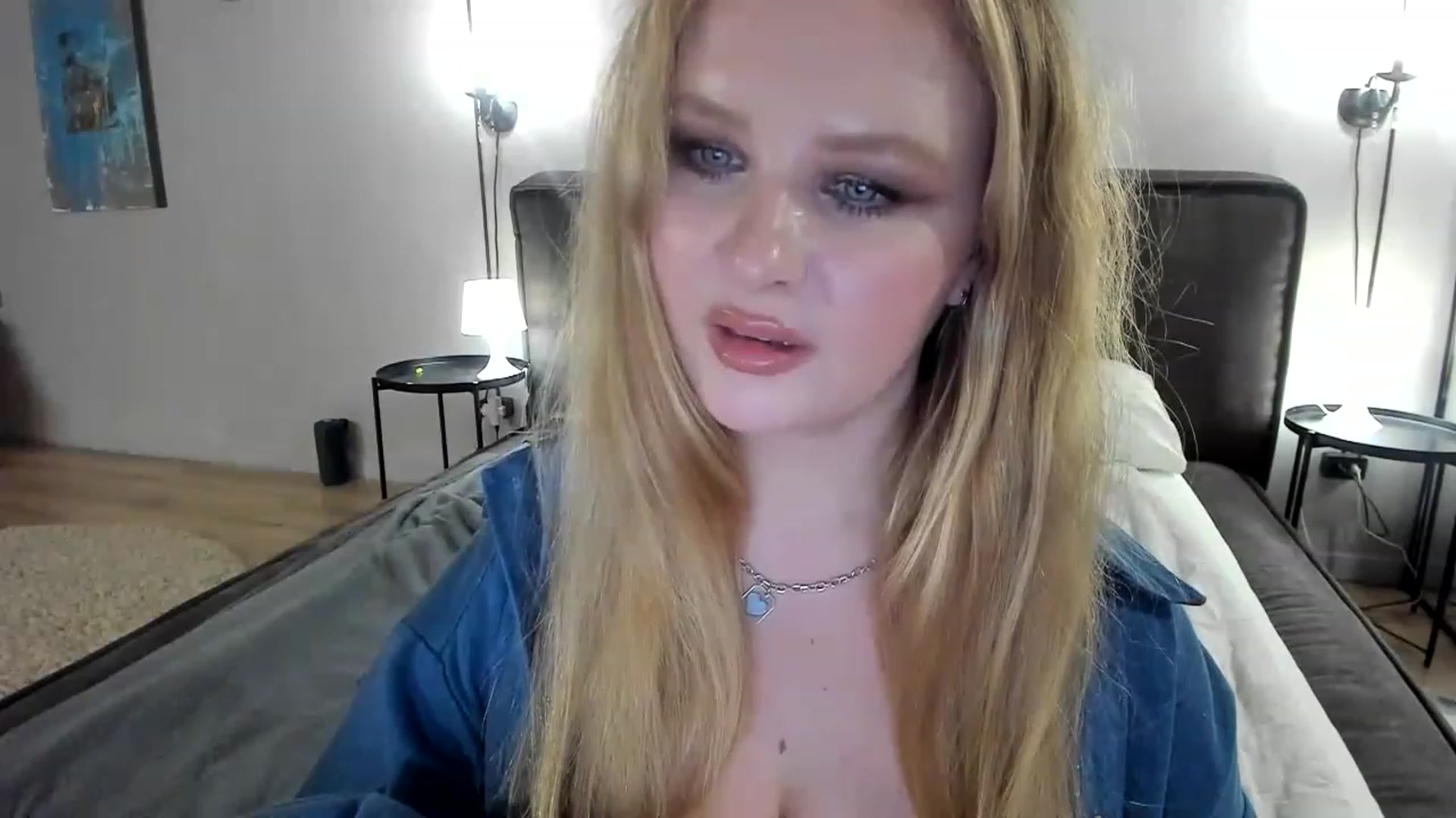 Gallery image thumbnail from F_L_E_U_R's myfreecams stream on, 03/02/2023, 23:36 image 4 of 20