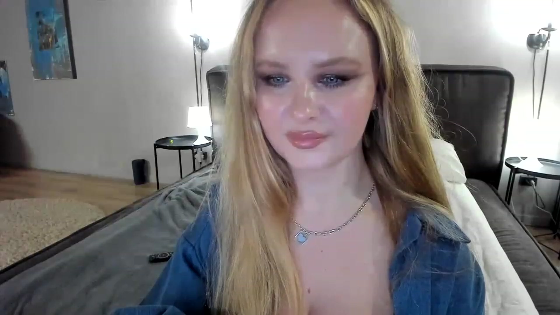 Gallery image thumbnail from F_L_E_U_R's myfreecams stream on, 03/02/2023, 23:36 image 16 of 20