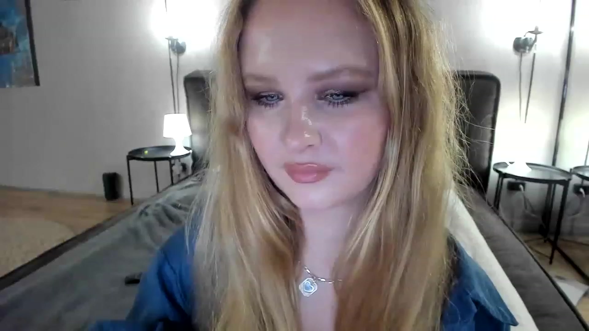 Gallery image thumbnail from F_L_E_U_R's myfreecams stream on, 03/02/2023, 23:36 image 10 of 20