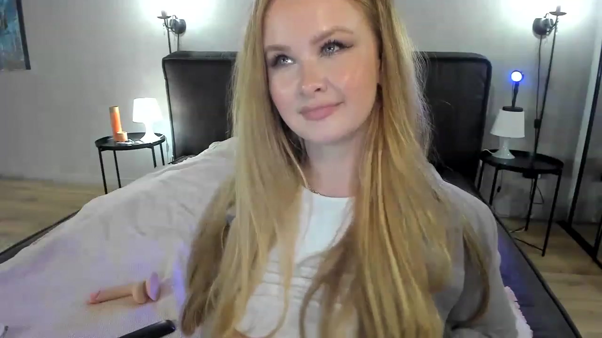 Gallery image thumbnail from F_L_E_U_R's myfreecams stream on, 03/05/2023, 20:55 image 12 of 20