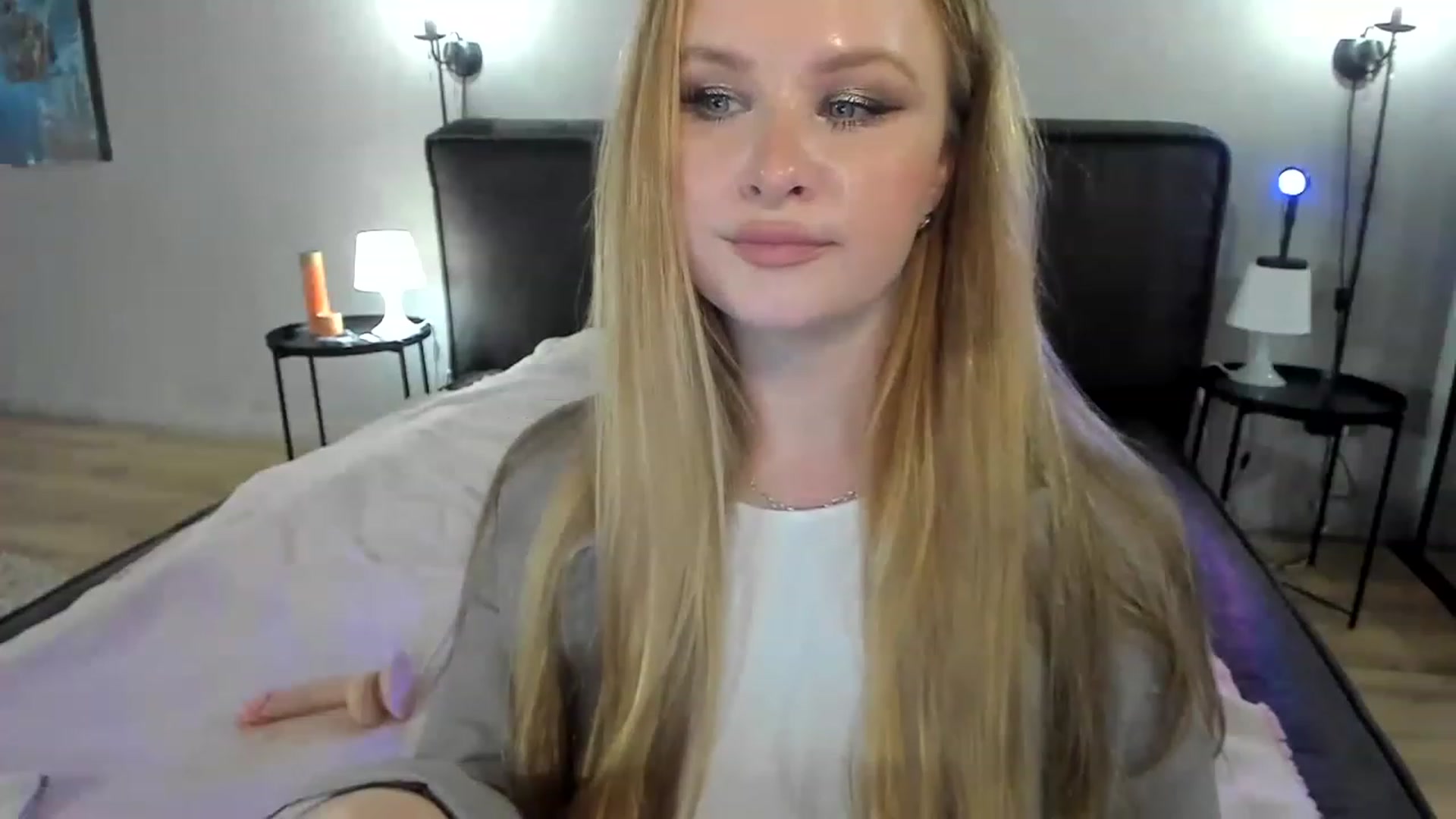 Gallery image thumbnail from F_L_E_U_R's myfreecams stream on, 03/05/2023, 20:55 image 13 of 20
