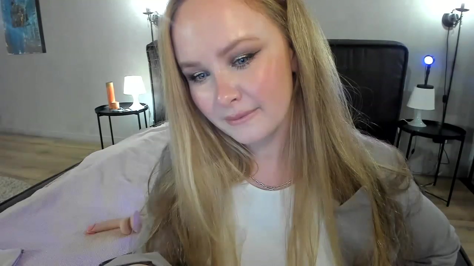 Gallery image thumbnail from F_L_E_U_R's myfreecams stream on, 03/05/2023, 20:55 image 16 of 20