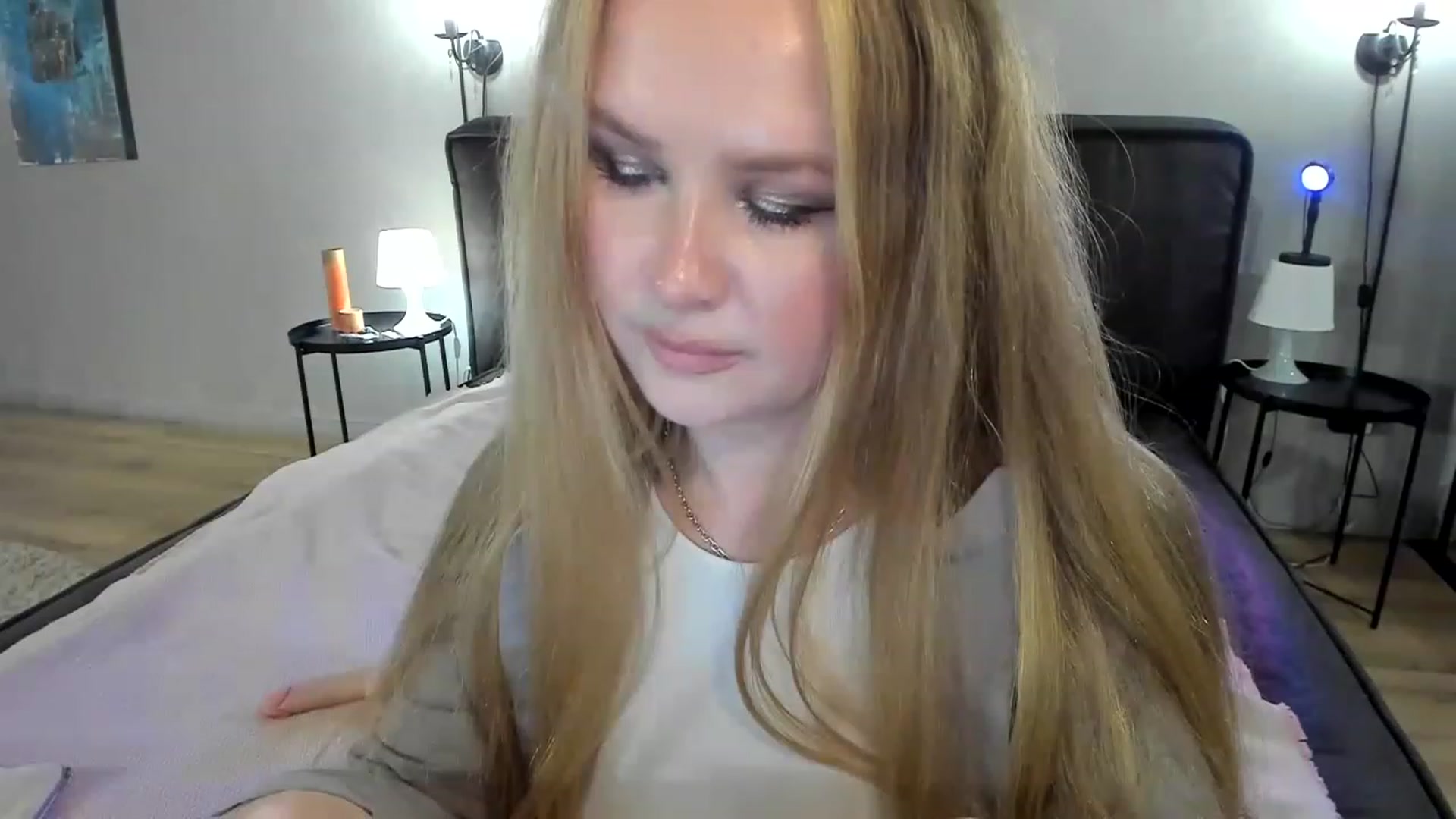 Gallery image thumbnail from F_L_E_U_R's myfreecams stream on, 03/05/2023, 20:55 image 15 of 20