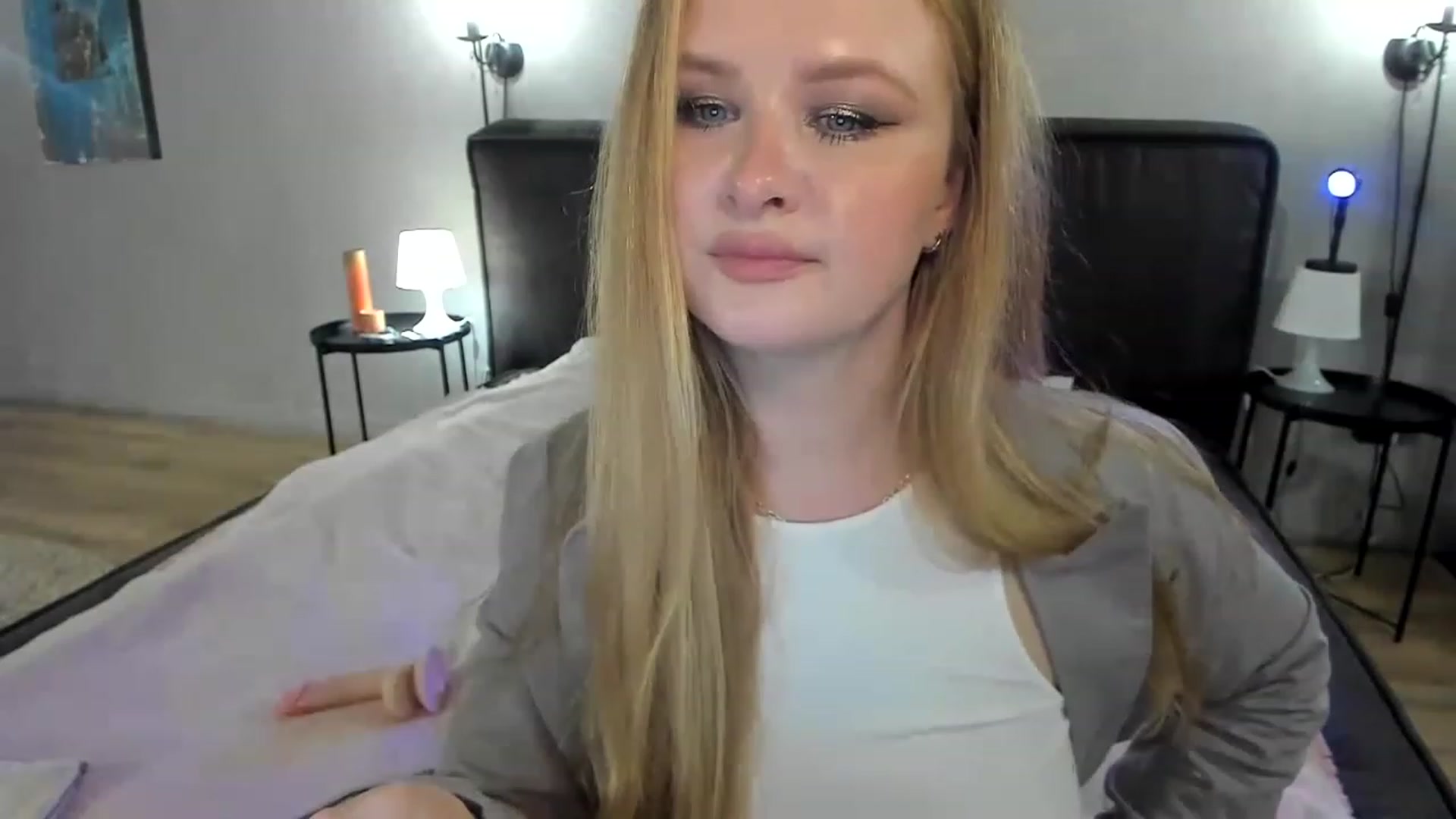 Gallery image thumbnail from F_L_E_U_R's myfreecams stream on, 03/05/2023, 20:55 image 20 of 20