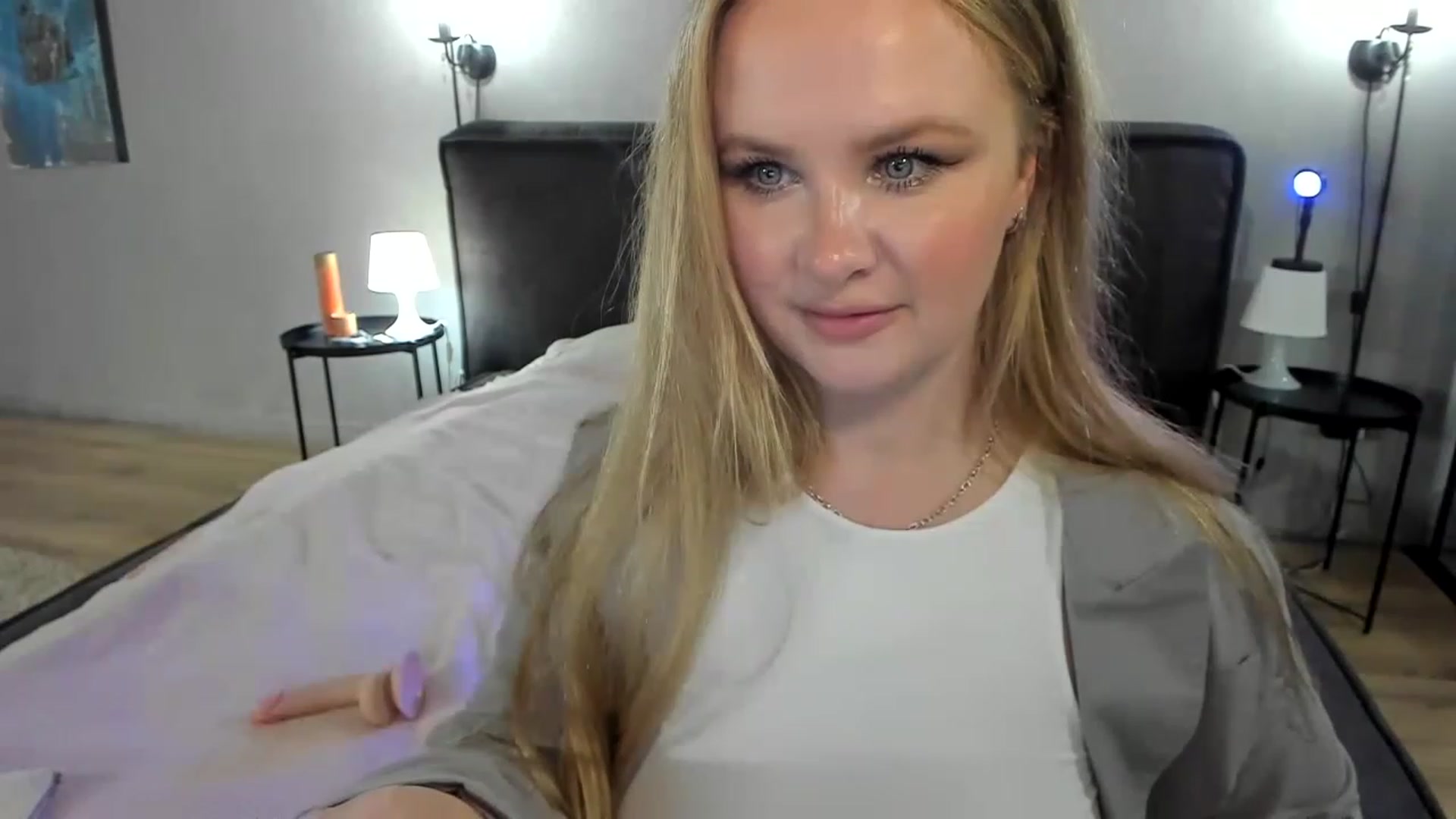 Gallery image thumbnail from F_L_E_U_R's myfreecams stream on, 03/05/2023, 20:55 image 19 of 20