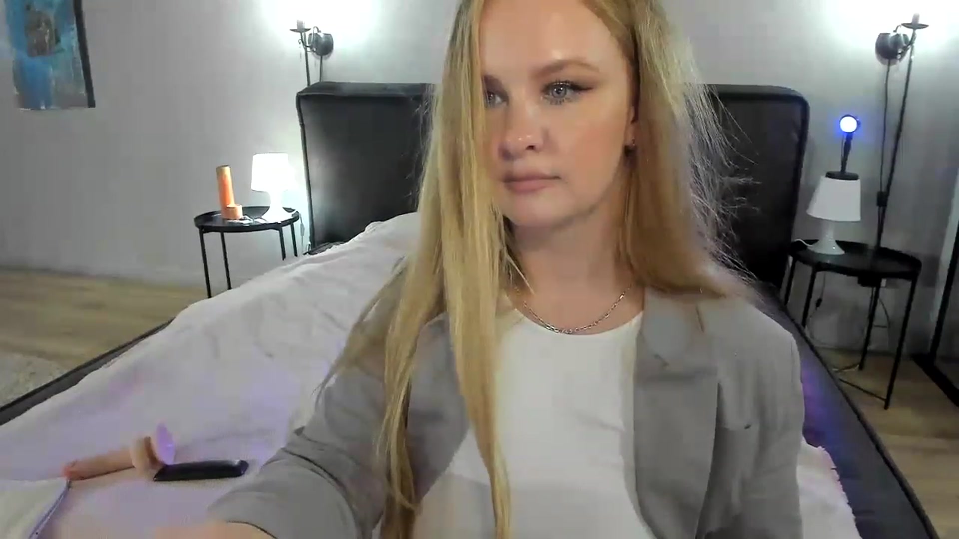 Gallery image thumbnail from F_L_E_U_R's myfreecams stream on, 03/05/2023, 21:26 image 8 of 20