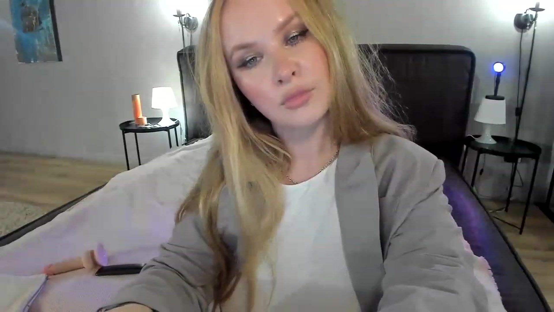 Gallery image thumbnail from F_L_E_U_R's myfreecams stream on, 03/05/2023, 21:26 image 7 of 20