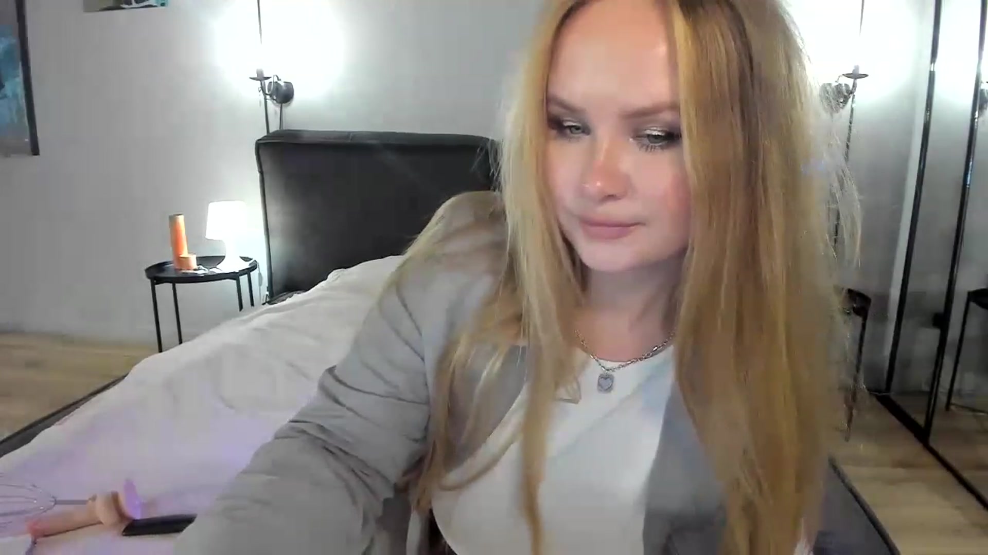 Gallery image thumbnail from F_L_E_U_R's myfreecams stream on, 03/05/2023, 21:26 image 17 of 20