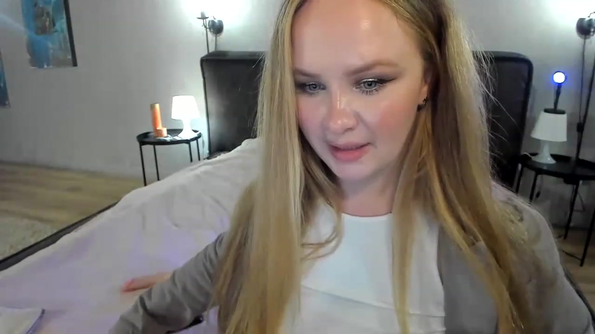 Gallery image thumbnail from F_L_E_U_R's myfreecams stream on, 03/05/2023, 21:26 image 2 of 20
