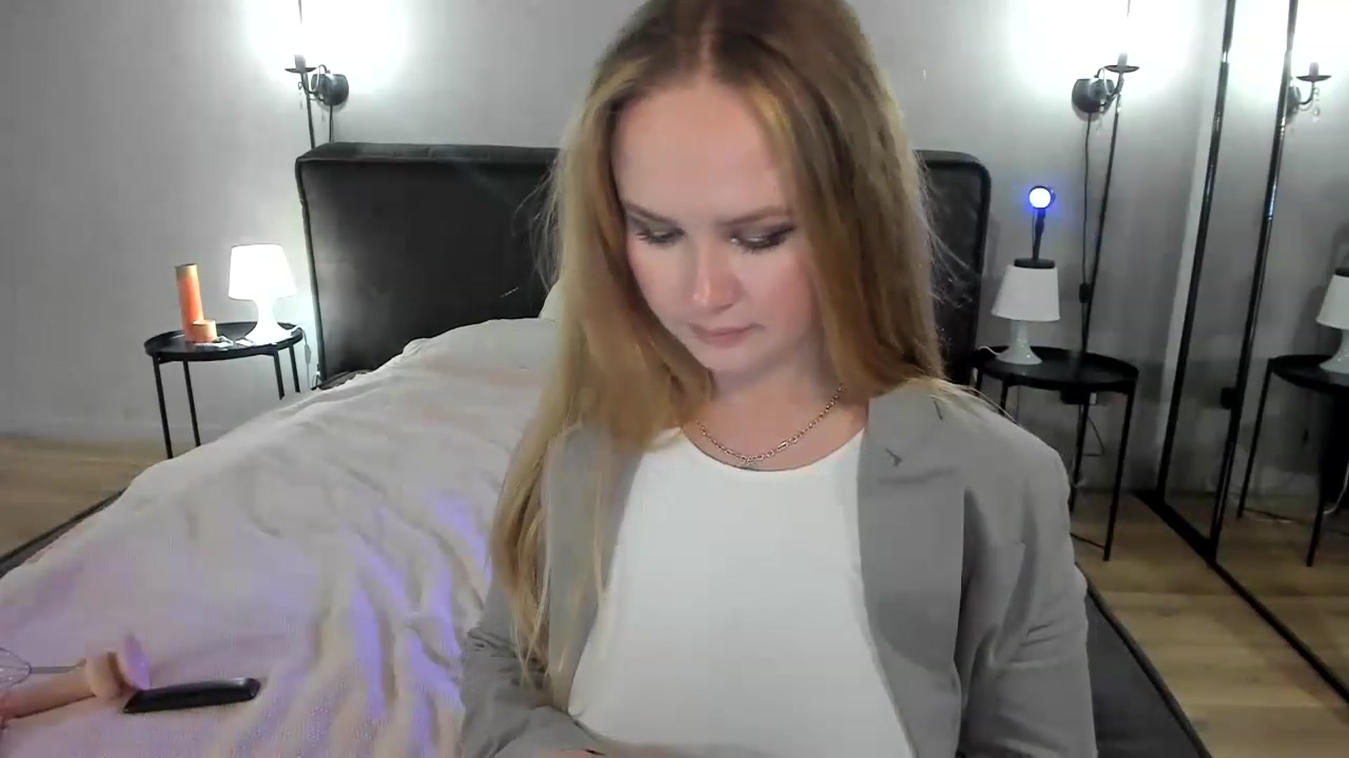 Gallery image thumbnail from F_L_E_U_R's myfreecams stream on, 03/05/2023, 21:26 image 20 of 20
