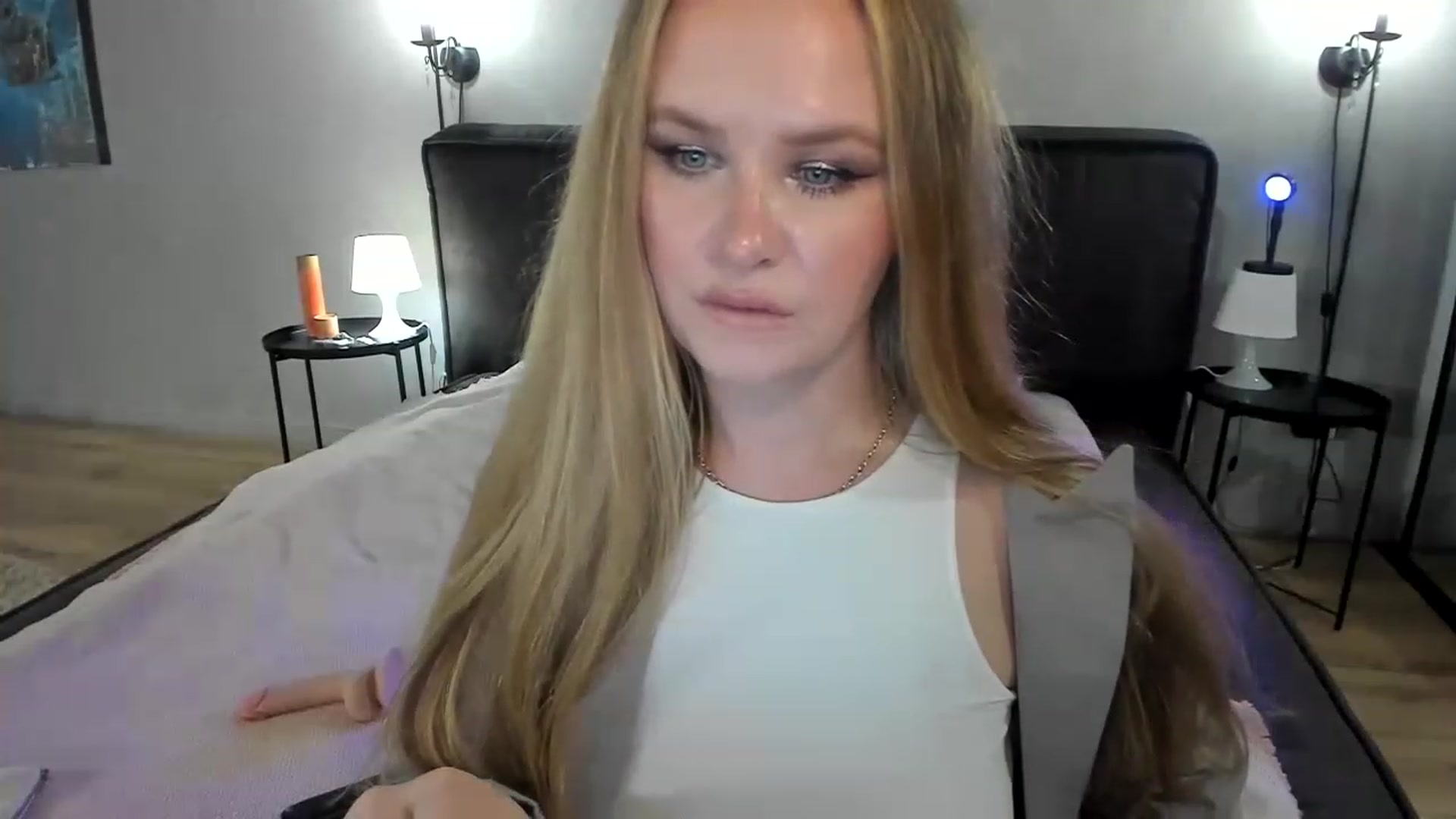 Gallery image thumbnail from F_L_E_U_R's myfreecams stream on, 03/05/2023, 21:26 image 4 of 20