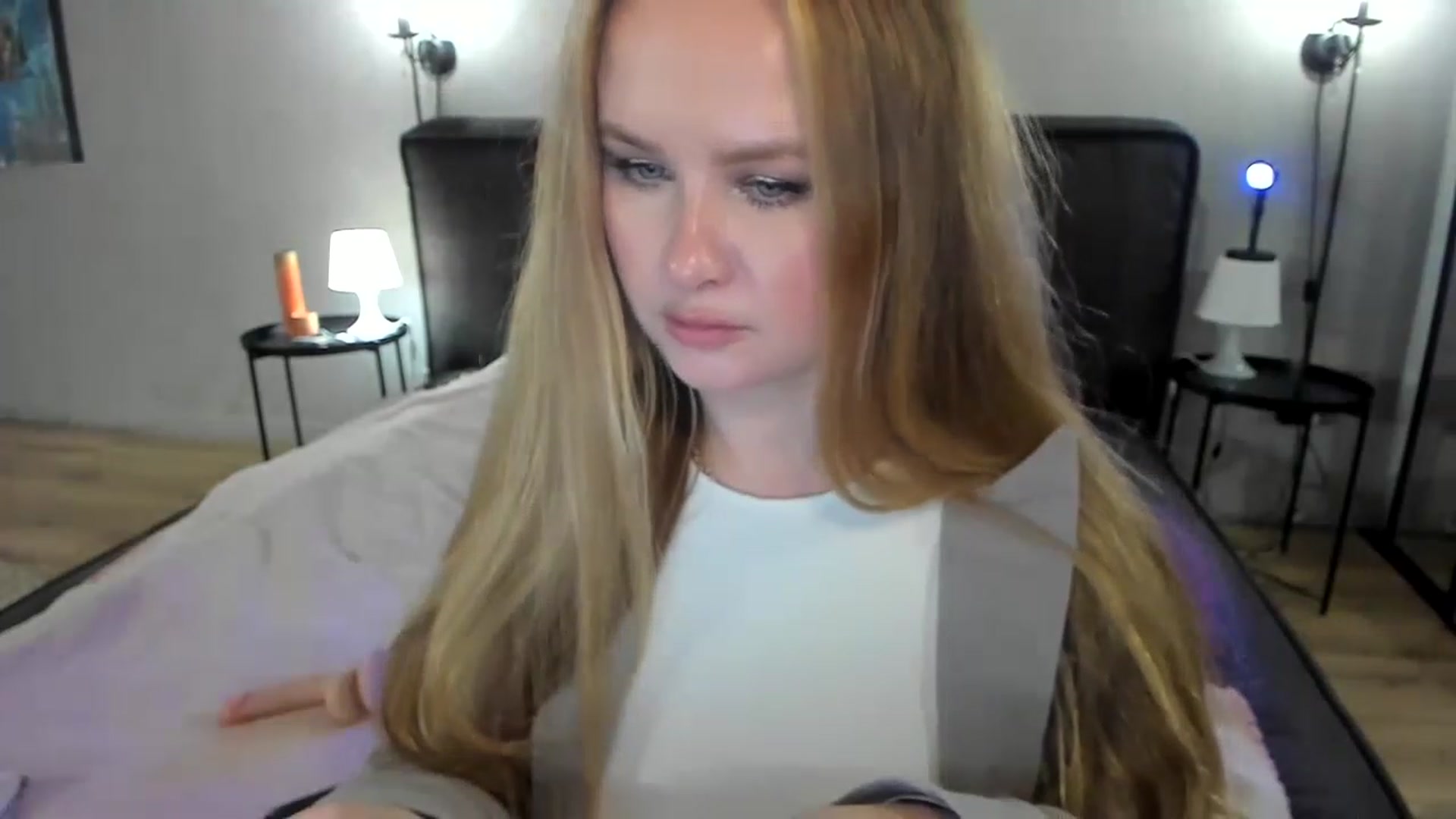 Gallery image thumbnail from F_L_E_U_R's myfreecams stream on, 03/05/2023, 21:26 image 5 of 20