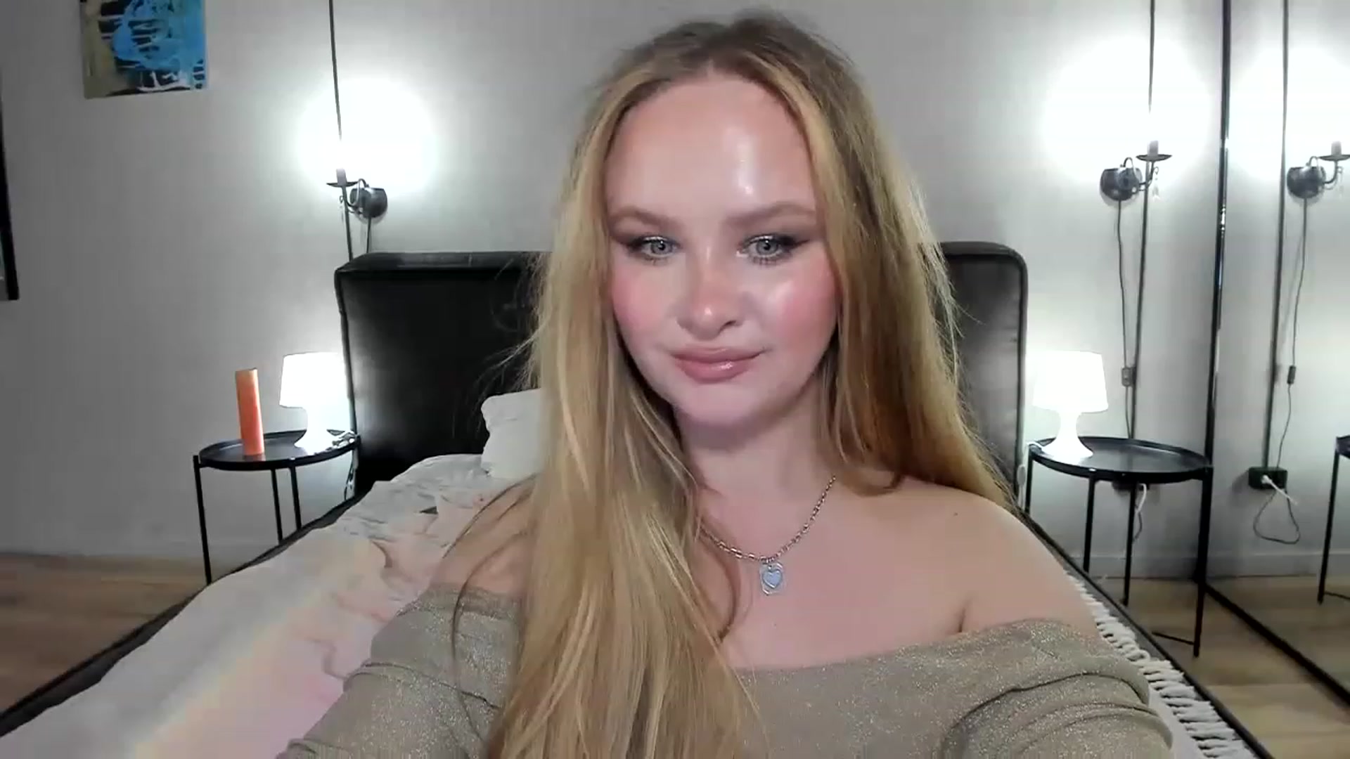 Gallery image thumbnail from F_L_E_U_R's myfreecams stream on, 03/12/2023, 19:05 image 1 of 20