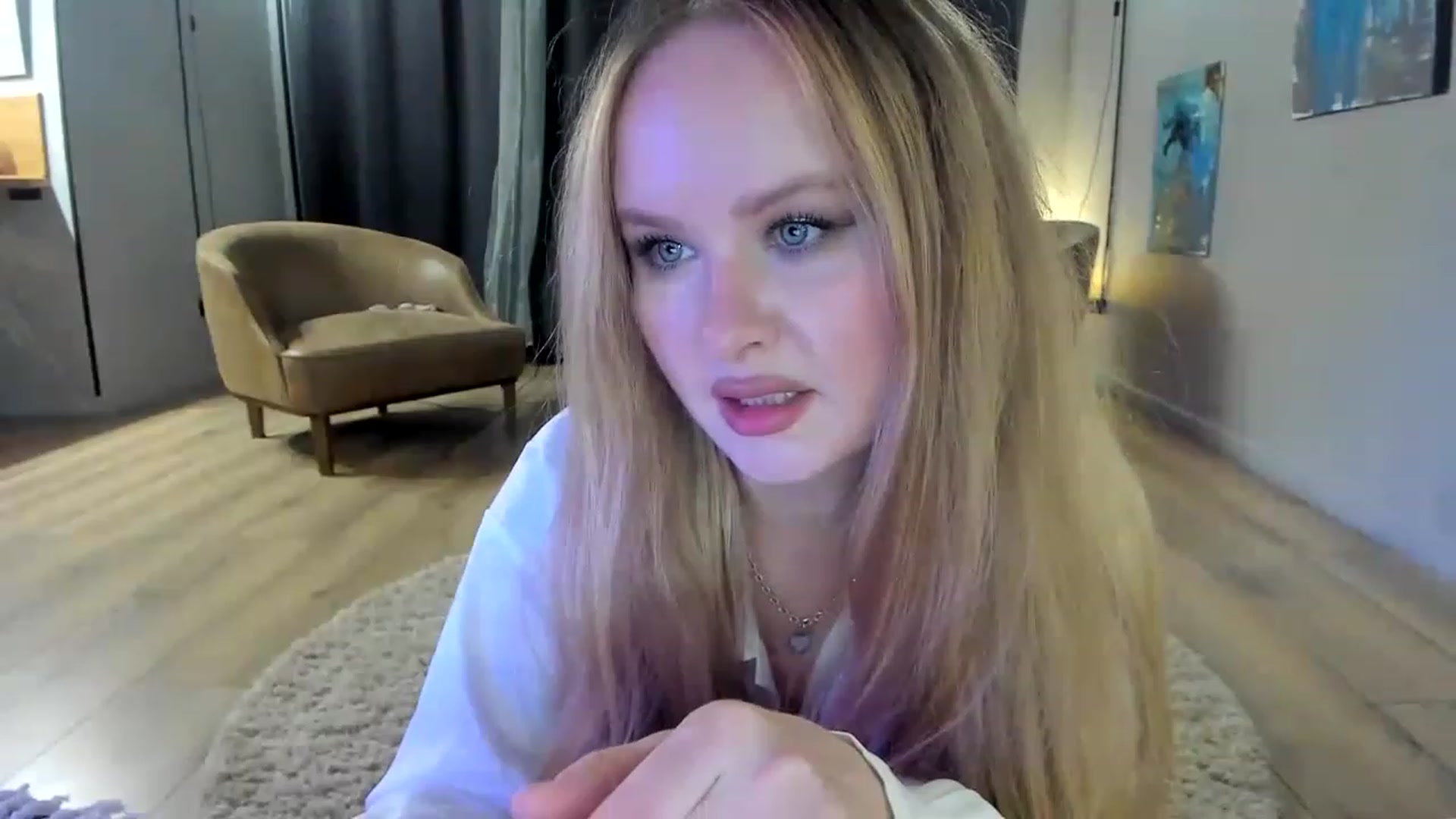 Gallery image thumbnail from F_L_E_U_R's myfreecams stream on, 03/19/2023, 21:41 image 9 of 20