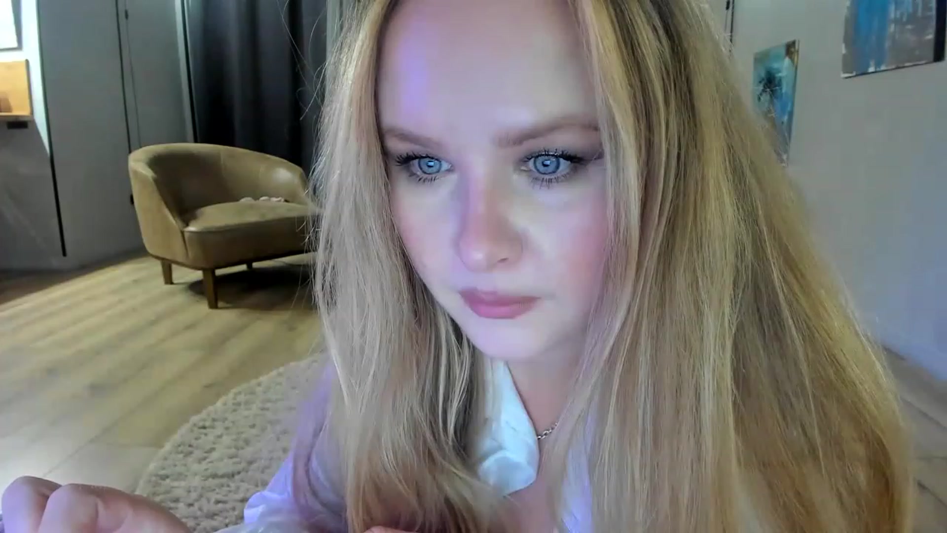 Gallery image thumbnail from F_L_E_U_R's myfreecams stream on, 03/19/2023, 21:41 image 5 of 20