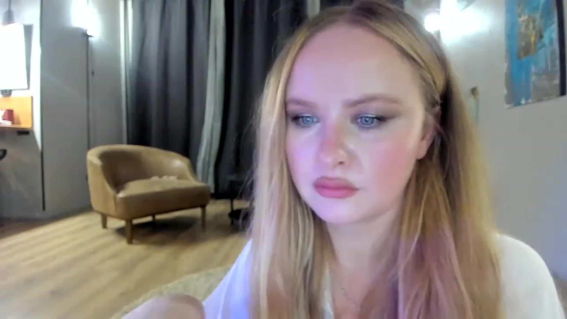 Gallery image thumbnail from F_L_E_U_R's myfreecams stream on, 03/19/2023, 21:41 image 12 of 20